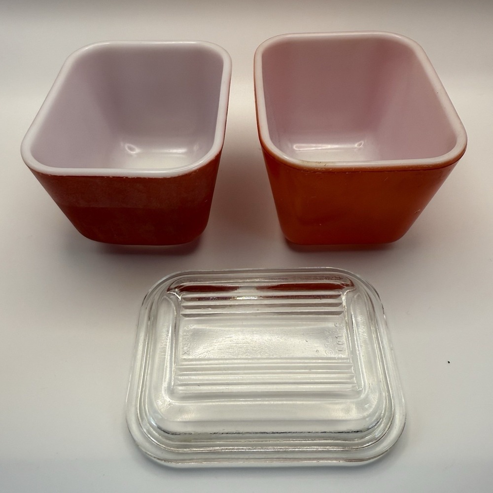 2 Pyrex Primary Red Glass Refrigerator Dish, 1 Ribbed Lid 0501 Ovenware Fridge